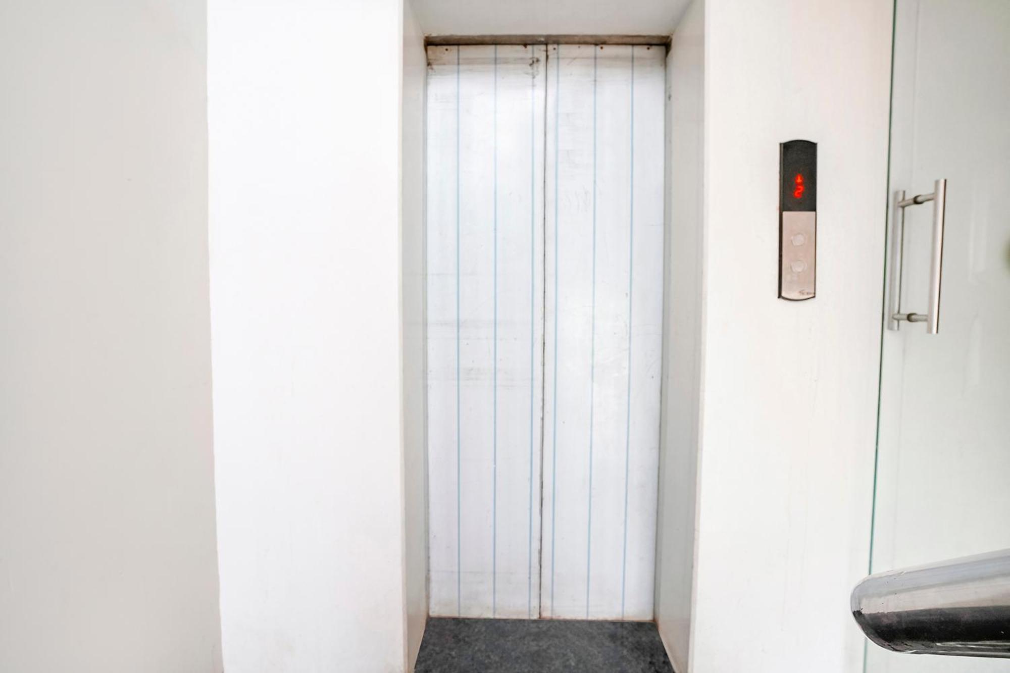 Fabhotel Kyra - Near Airport Road Ahmedabad Bagian luar foto