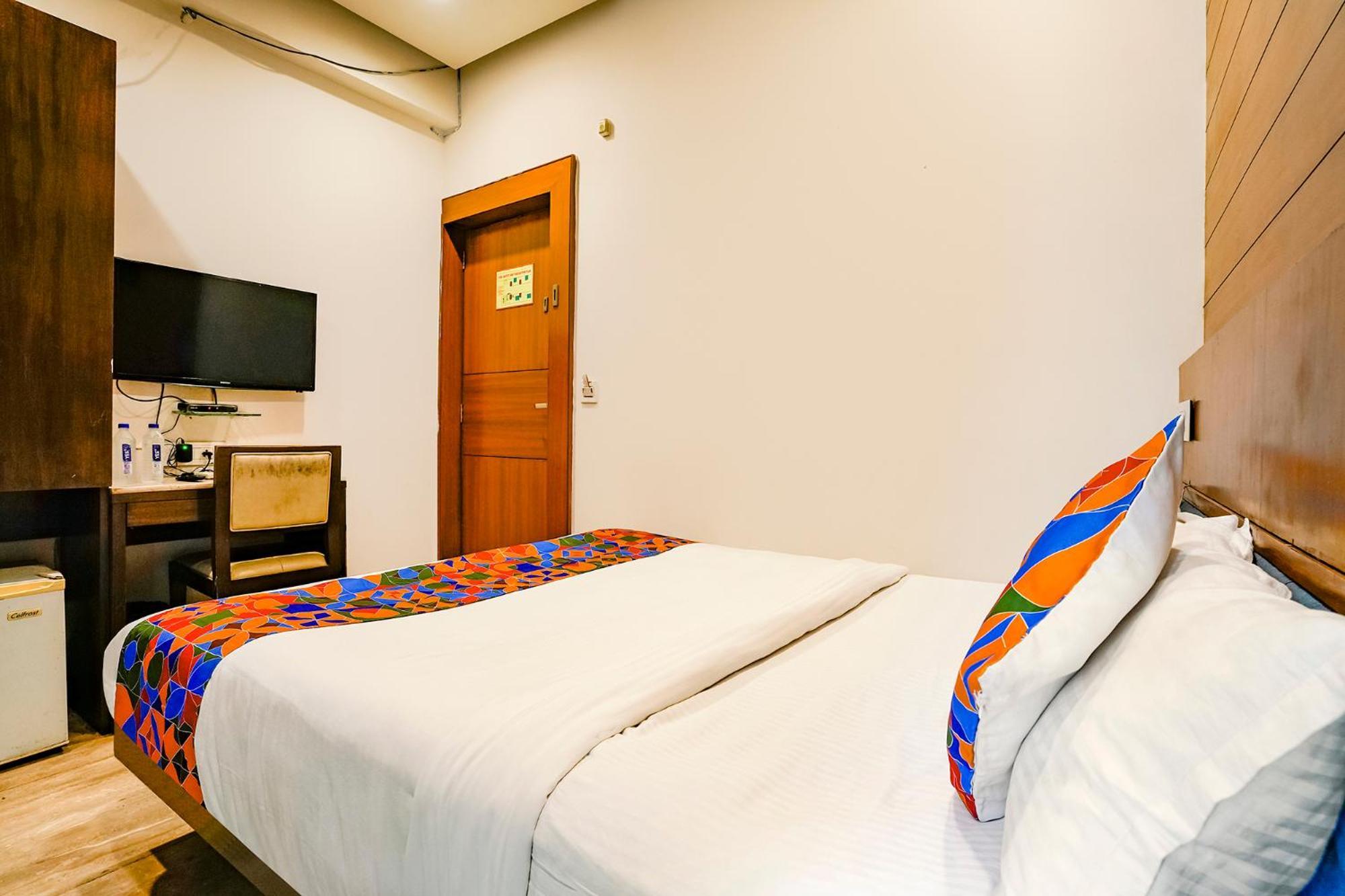Fabhotel Kyra - Near Airport Road Ahmedabad Bagian luar foto